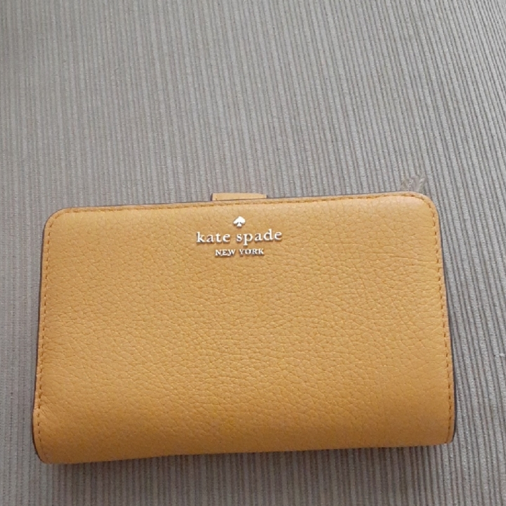 Brand New! Kate Spade ♠️ 🌼
